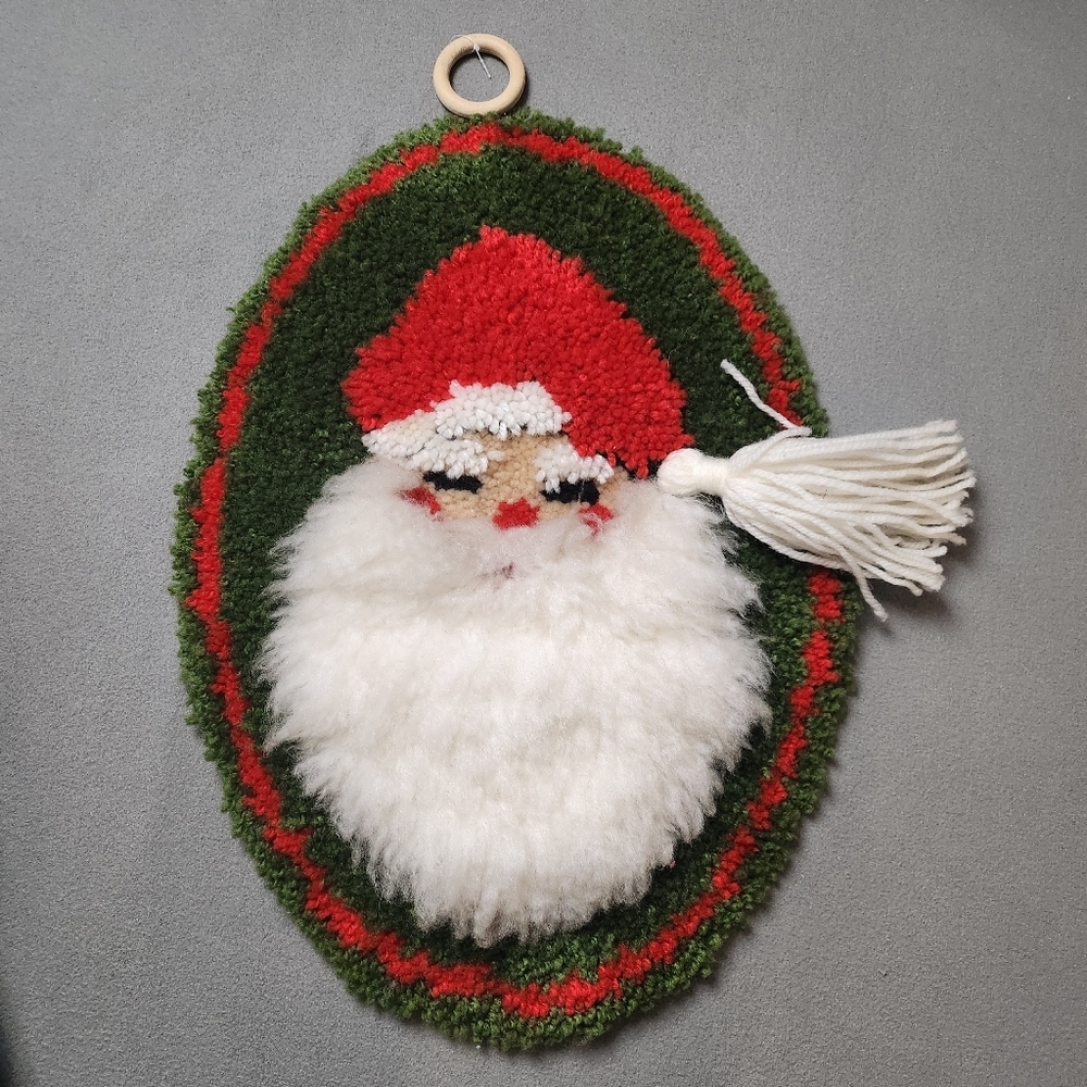 Vintage Santa Claus kitschy Christmas wall hanging latch hook rug